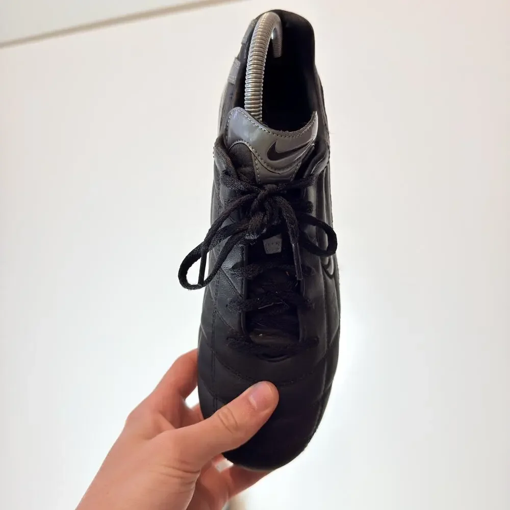 Vintage Mens 9.5 Nike Air Zoom ZM Total 90 Soccer Cleats Black Silver Leather